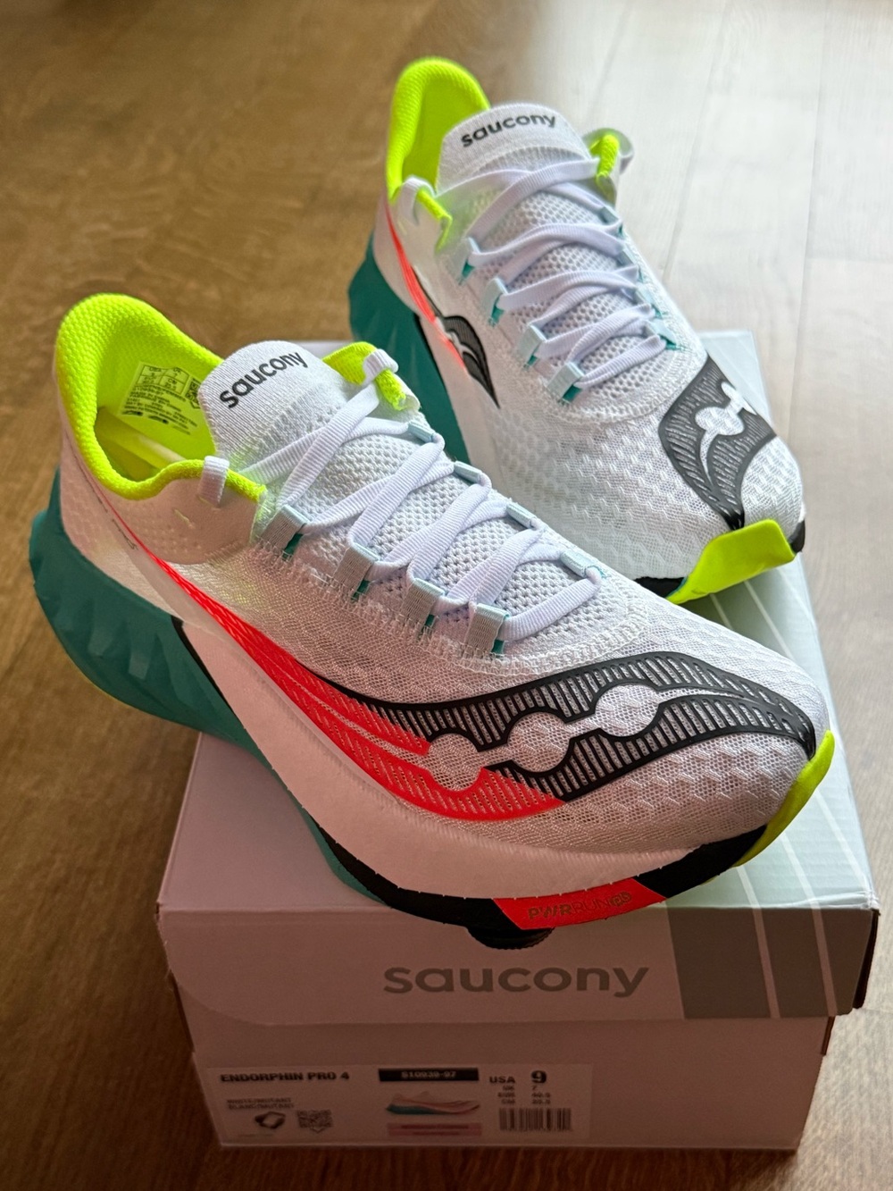 Women's Saucony Endorphin Pro 4